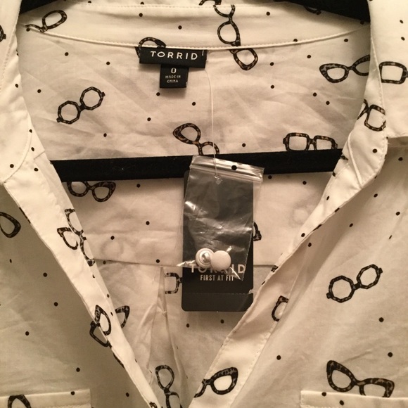 torrid Glasses Print Button Down Blouse NWT - Picture 6 of 8